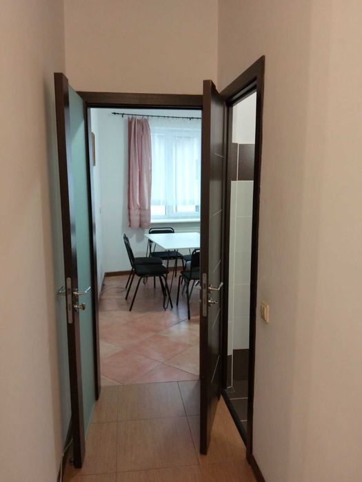 Продається двокімнатна  квартира в елітному районі.