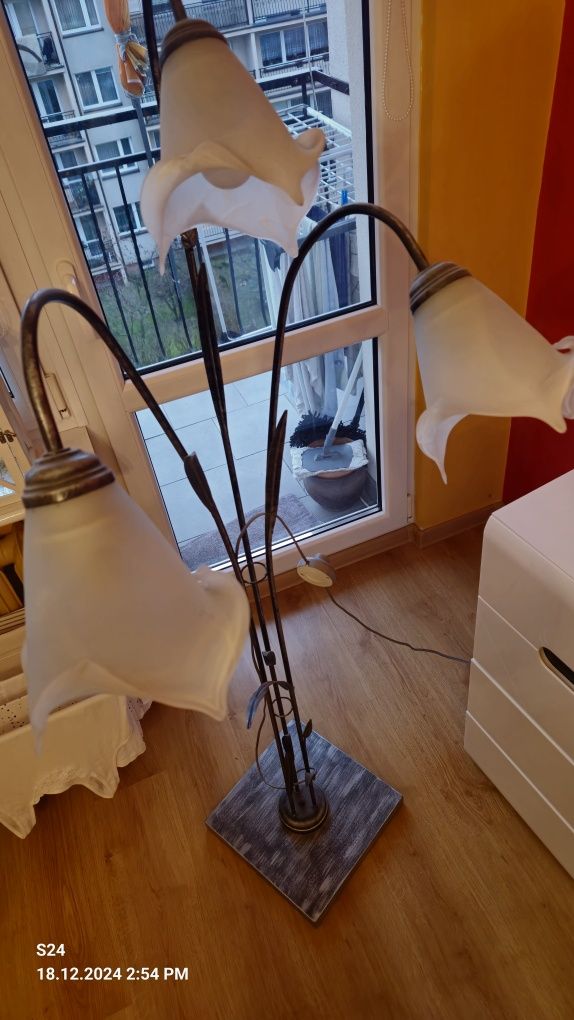 Sprzedam lampę stojącą