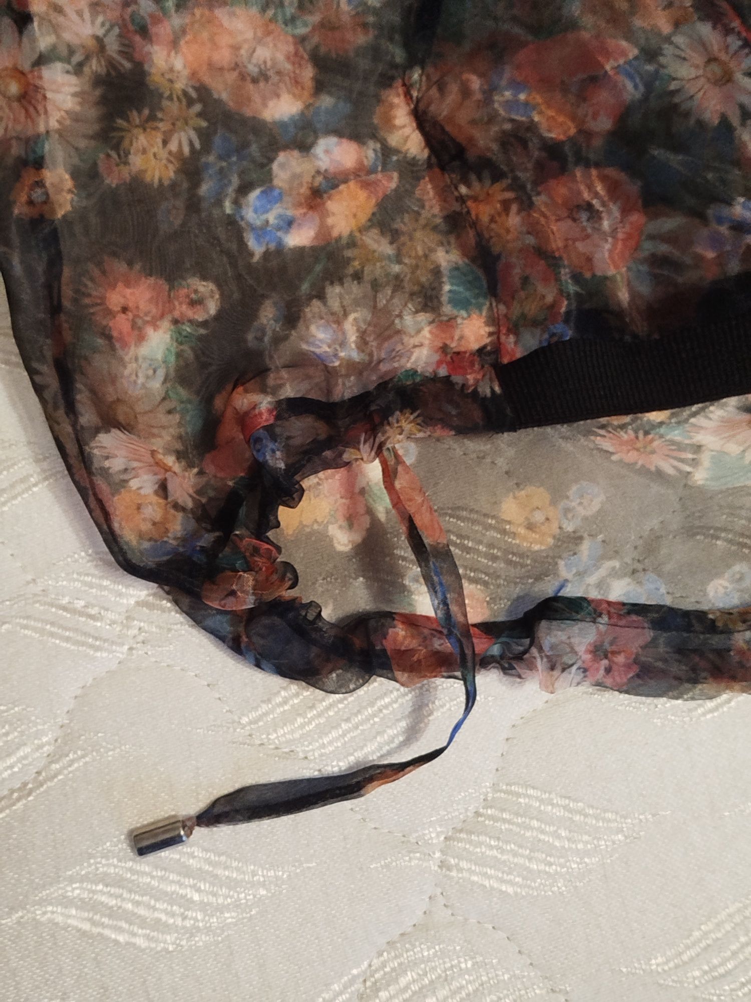 Nowa Bobmerka w kwiaty z organzy Stradivarius L 40