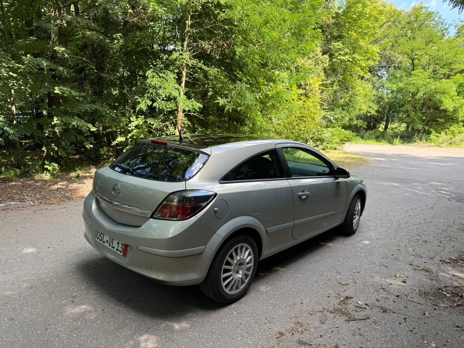 Opel Astra GTC 1.6 klima