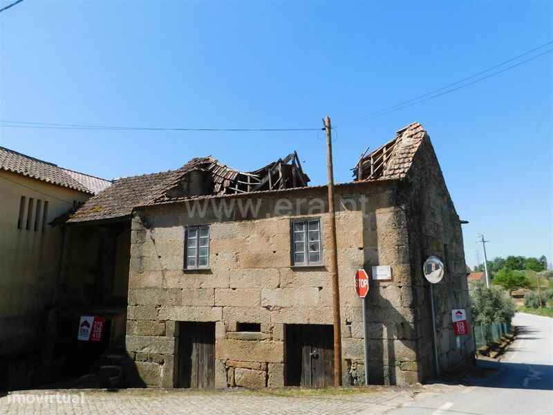 Moradia Geminada / Seia, Tourais