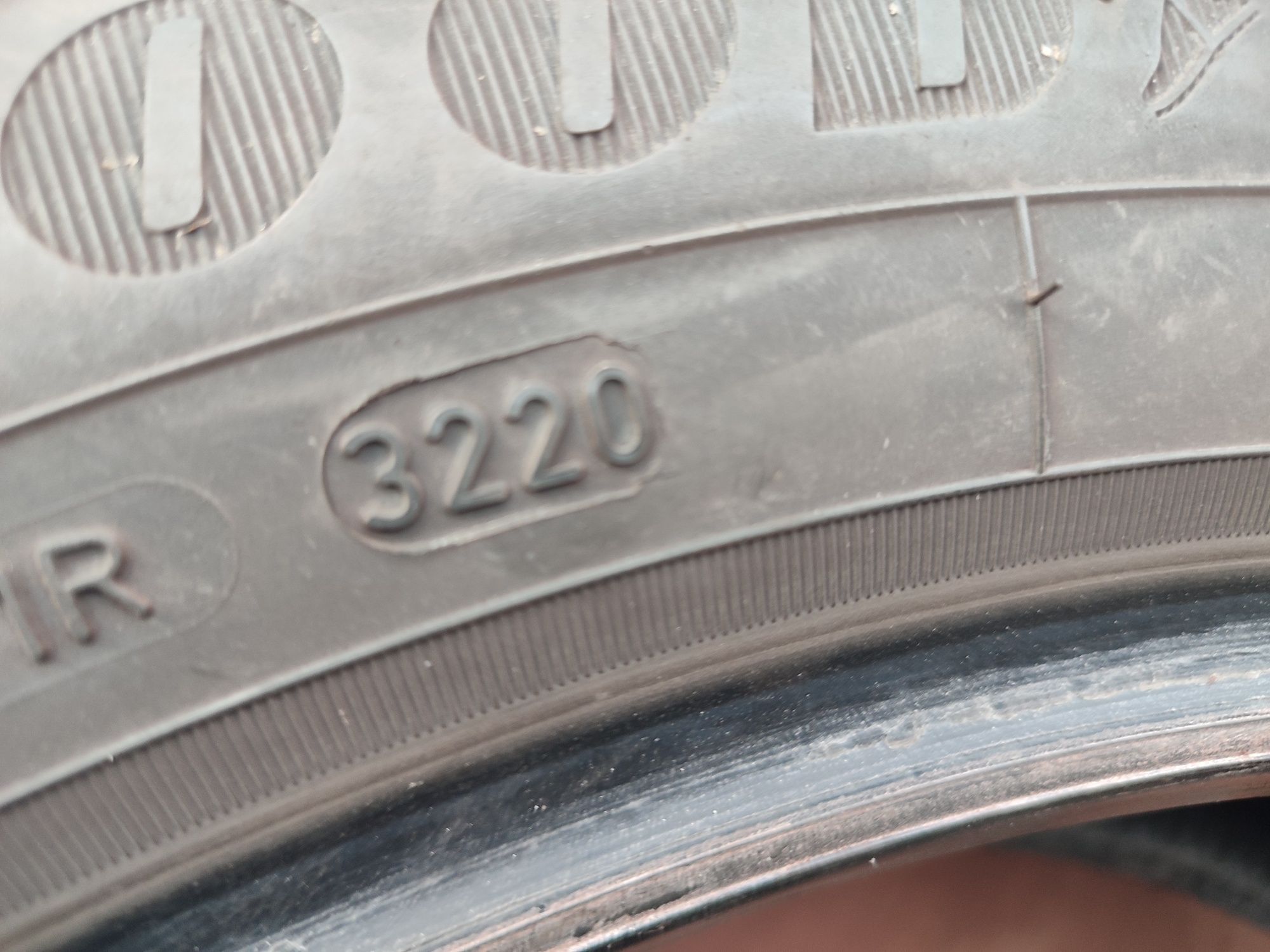 Dwie opony Good Year Efficient Grip 215/55/18 95H.
