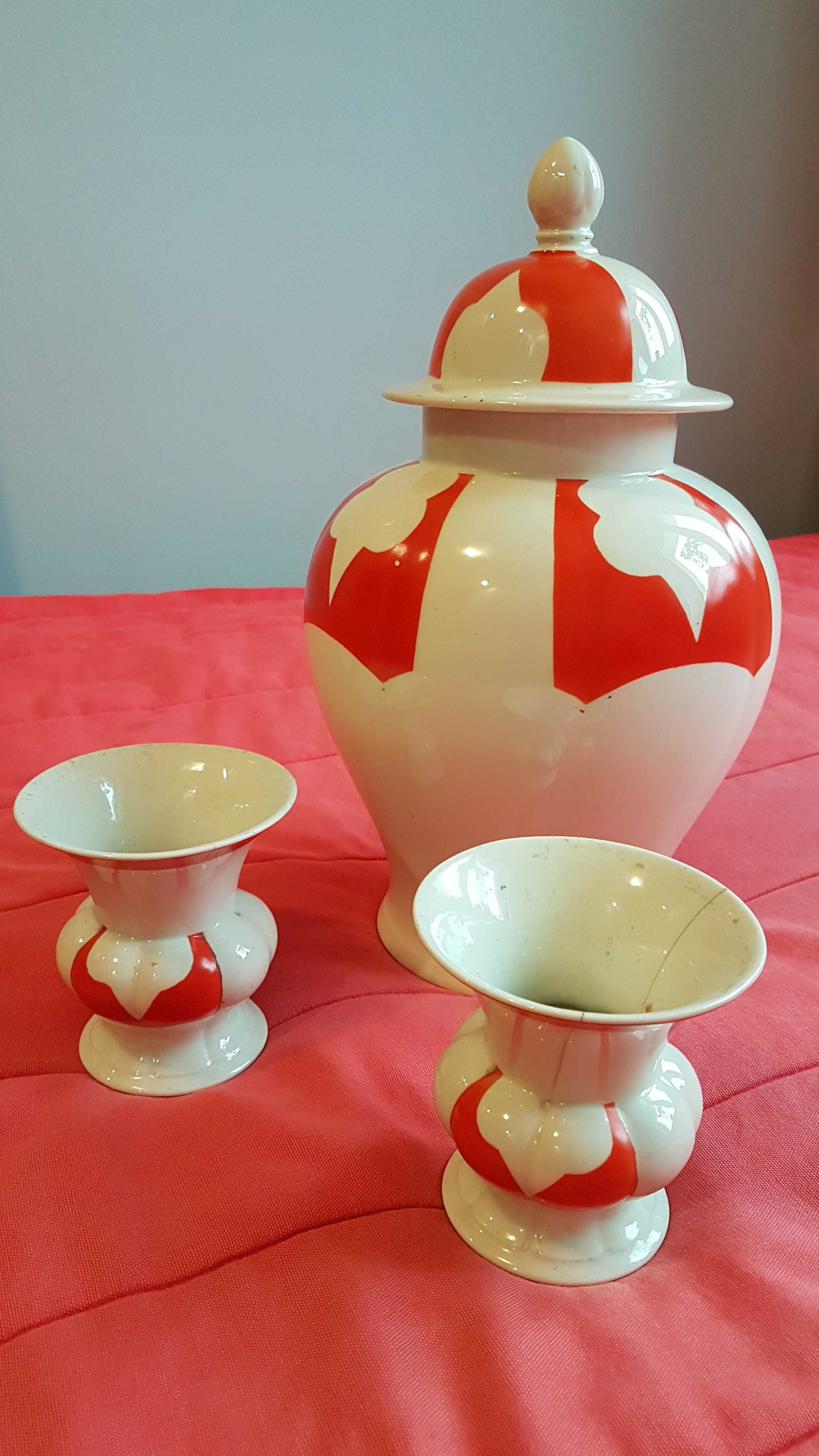Ceramika z PRL - wysoka waza i dwa wazoniki