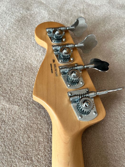 Vendo Fender Jazz Bass Fretless