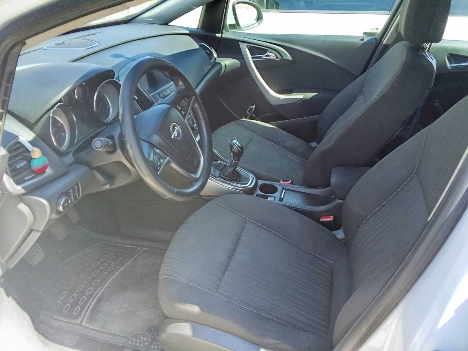 Opel Astra J sport tourer
