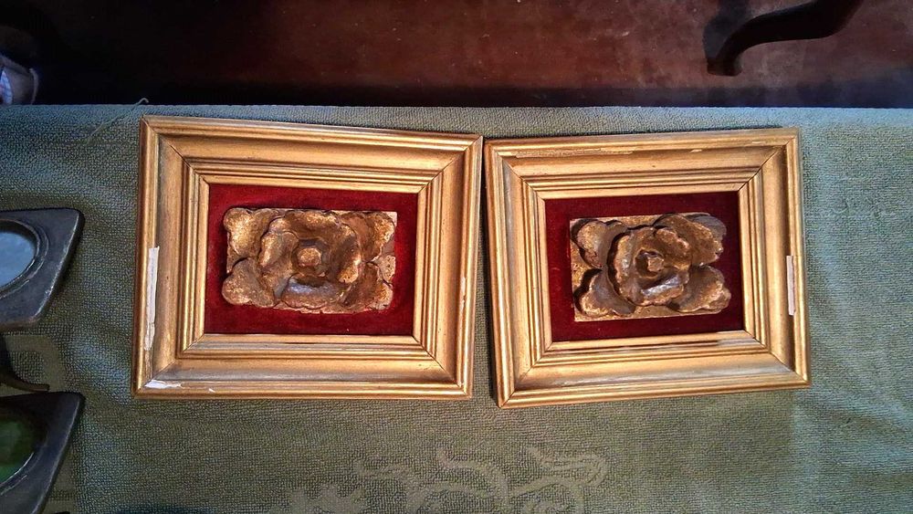 Quadros decorativos antigos pintados a ouro