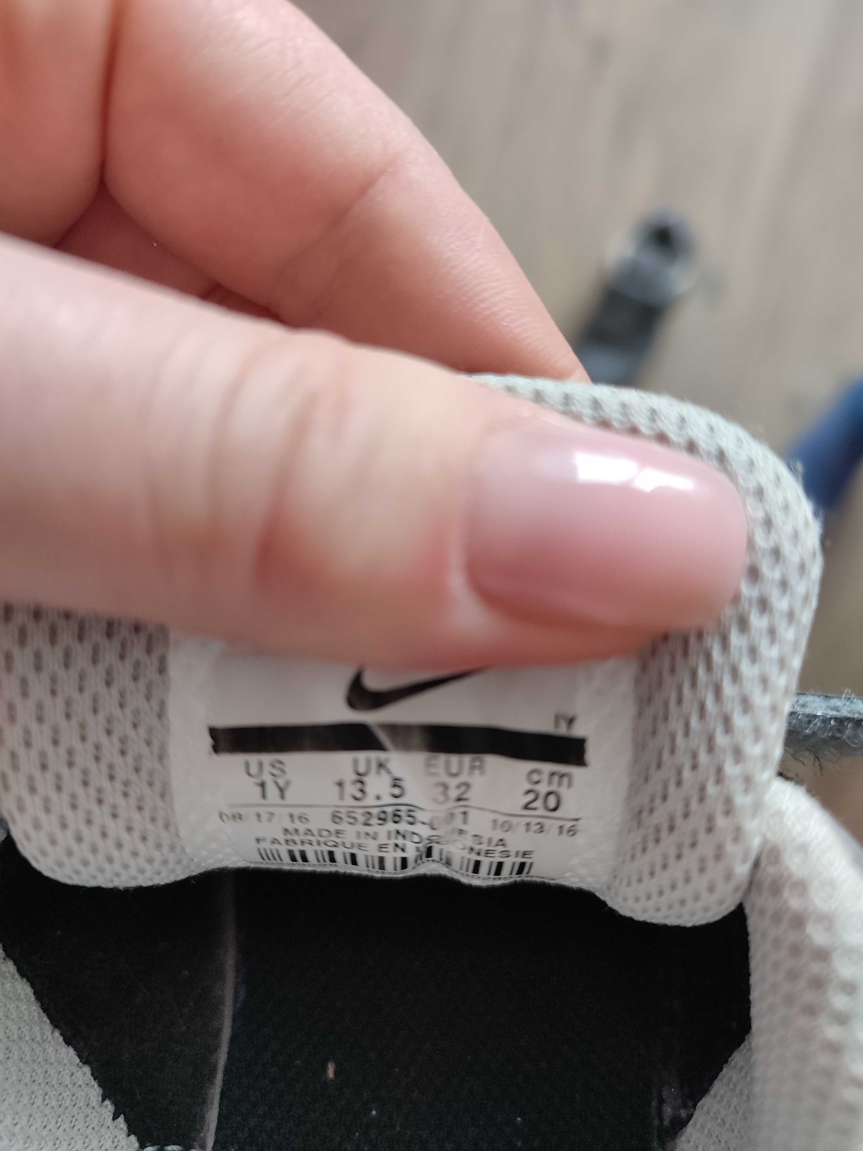 Buty chłopięce Nike 32