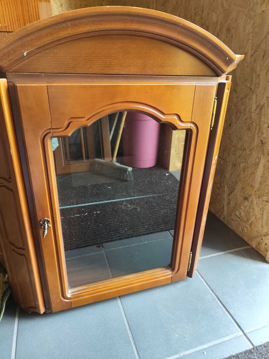 Witryna rogowa drewniany front