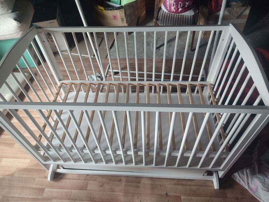 Łóżeczko drewniane z opcją kołyski