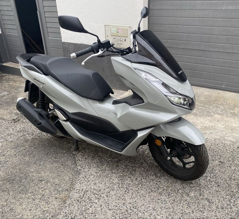 Honda  PCX como nova.