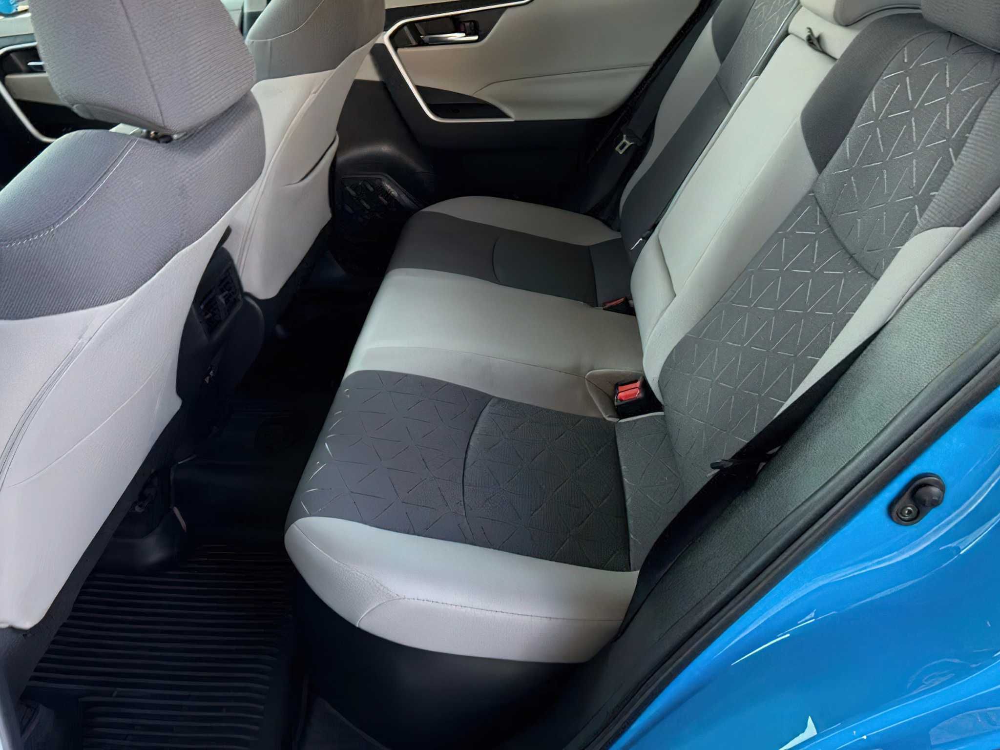 Toyota RAV4 XLE Hybrid      2020