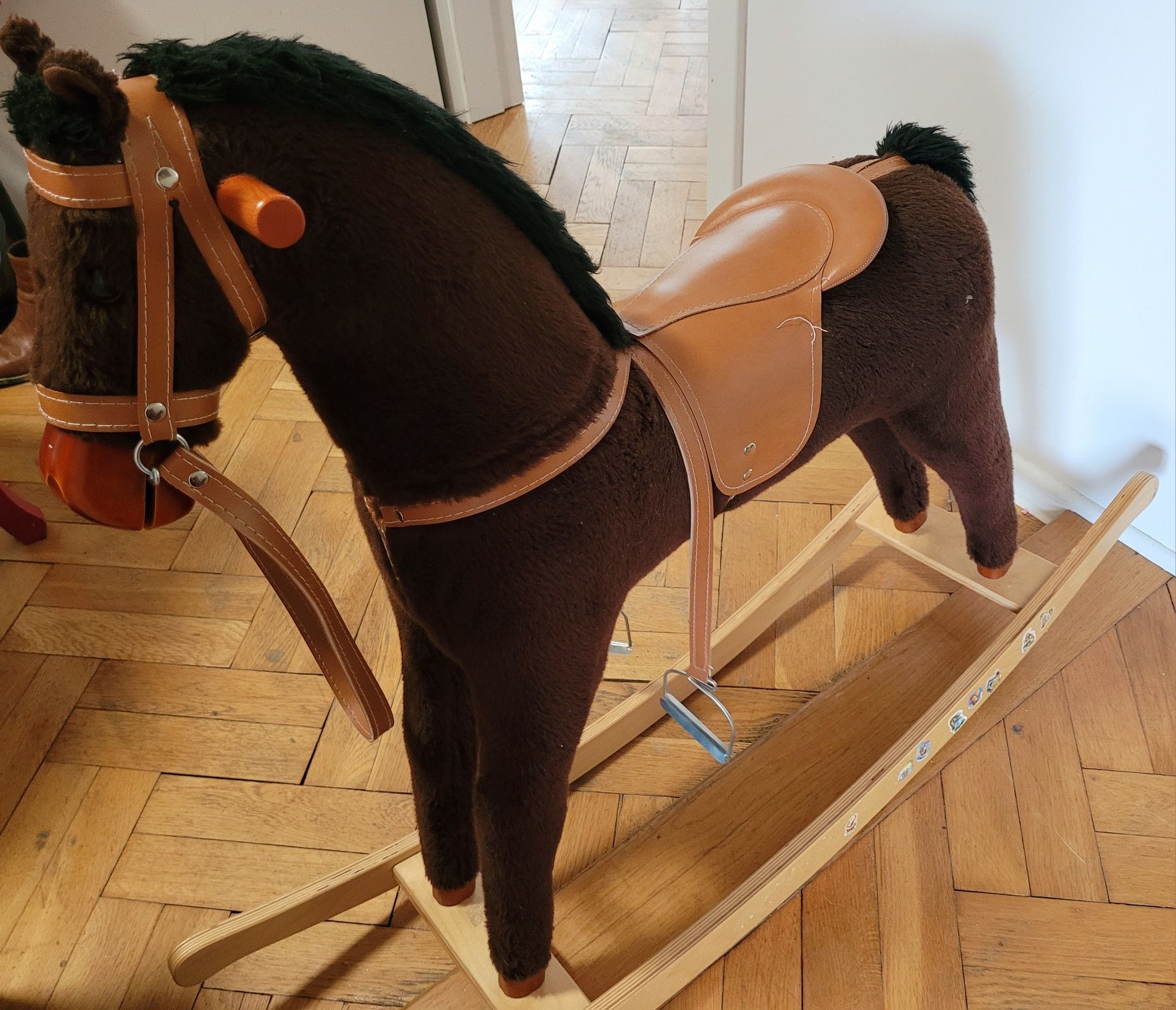 Duży koń na biegunach XL bujak konik zabawka plusz huśtawka