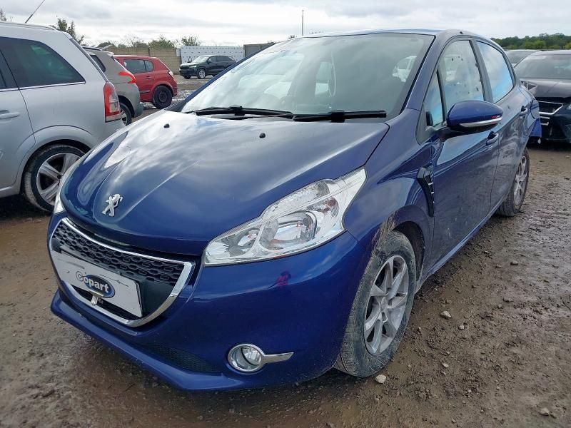 Peugeot 208 1.2 Benz anglik części przód silnik