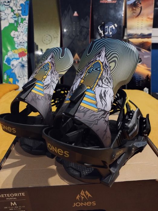 Wiązania za 899 zł zam. 1699 zł (-48%) Jones Meteorite Portal M 40-43.