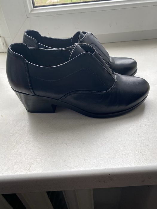 Продам женские туфли