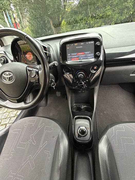 Toyota Aygo 1.0 VVTi MMV - Caixa Automatica