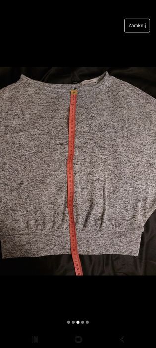 Krótki sweterek typu nietoperz