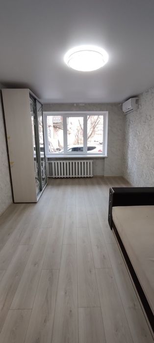 Поклейка обоев, укладка ламината.