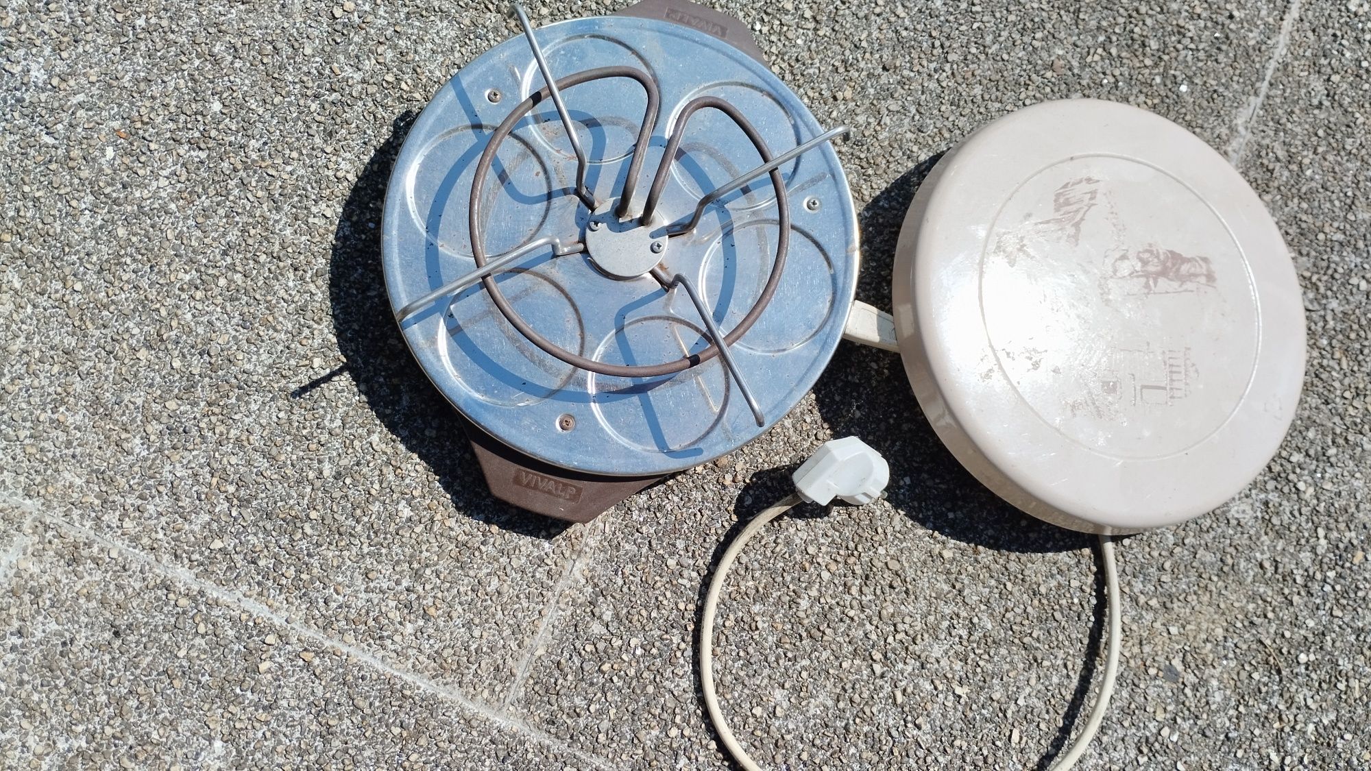 fogão com disco electrico e o outro com resistência tubular