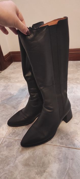 Botas de cano em pele