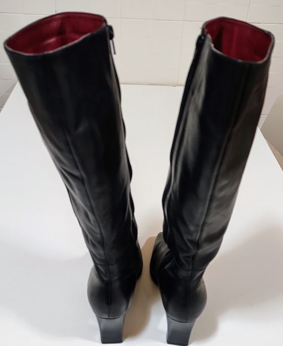 Botas pretas em pele (marca Winslow), muito bom estado (tamanho 39)