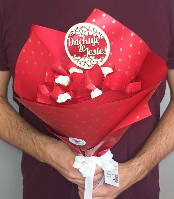 Bukiet na Dzień Mamy ze słodyczy z różyczkami