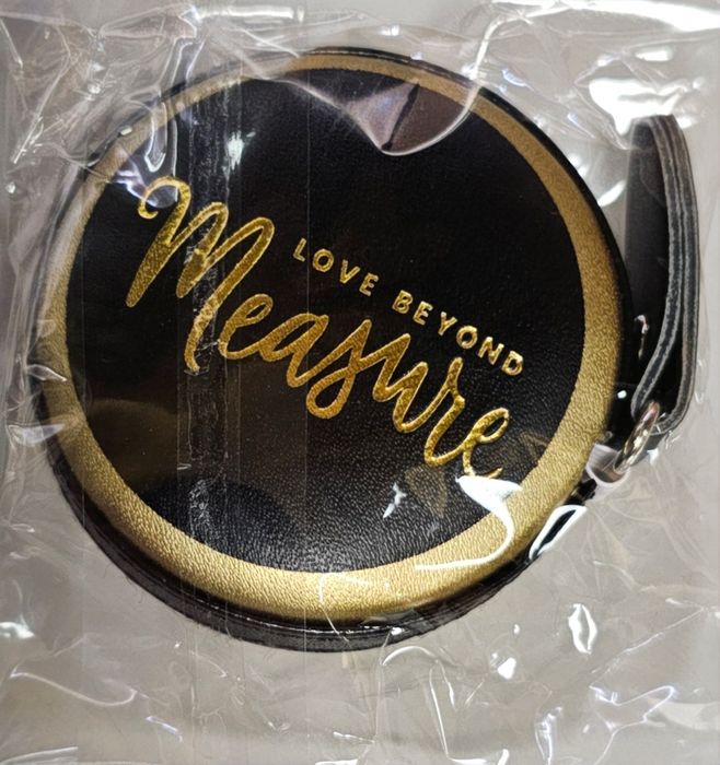 Mała miarą 1,5m automatyczna w skurzananej oprawie.