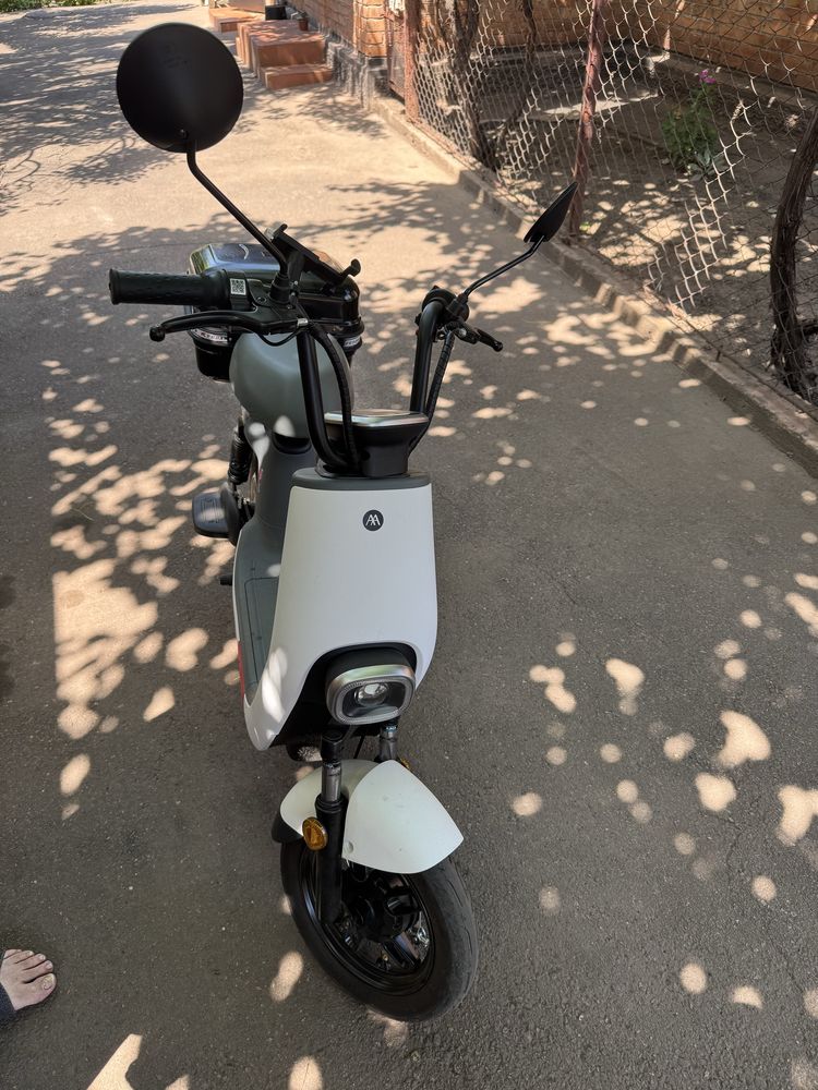 Продам електроскуткр Aima D350
