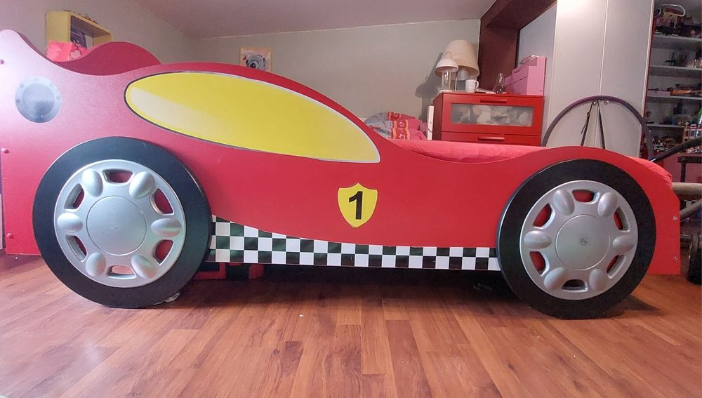 Łóżko dla chłopca auto