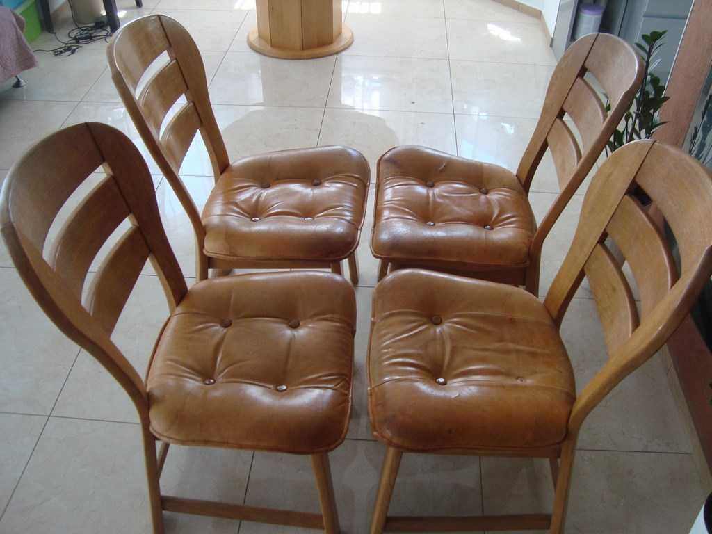 Komplet krzeseł dębowych