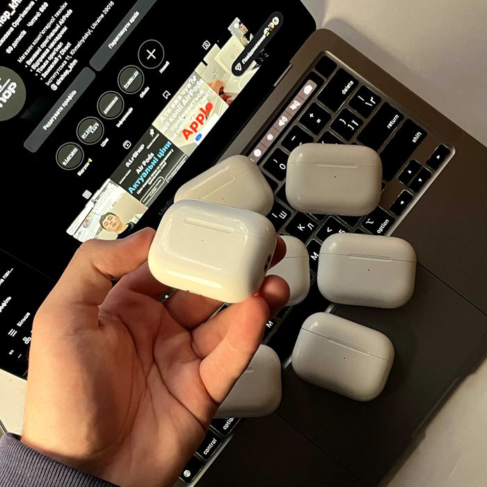 Магазин б/у Кейс AirPods Pro 2 A2700 Lightning A2699, A2698 Оригинал