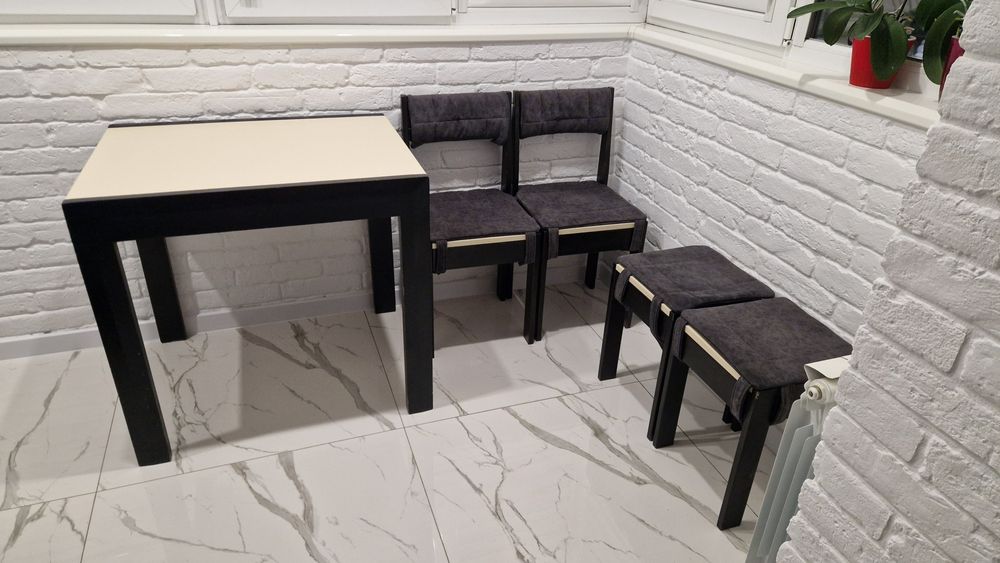 Стіл+4 стільця БУ-2900 грн.