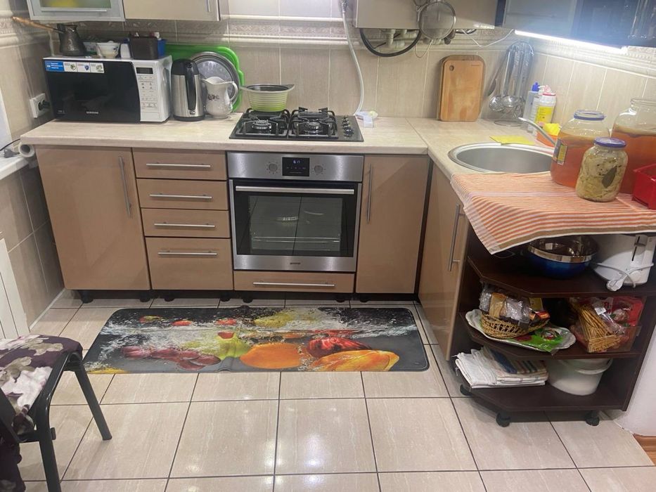 Продаються кухонні корпусні меблі