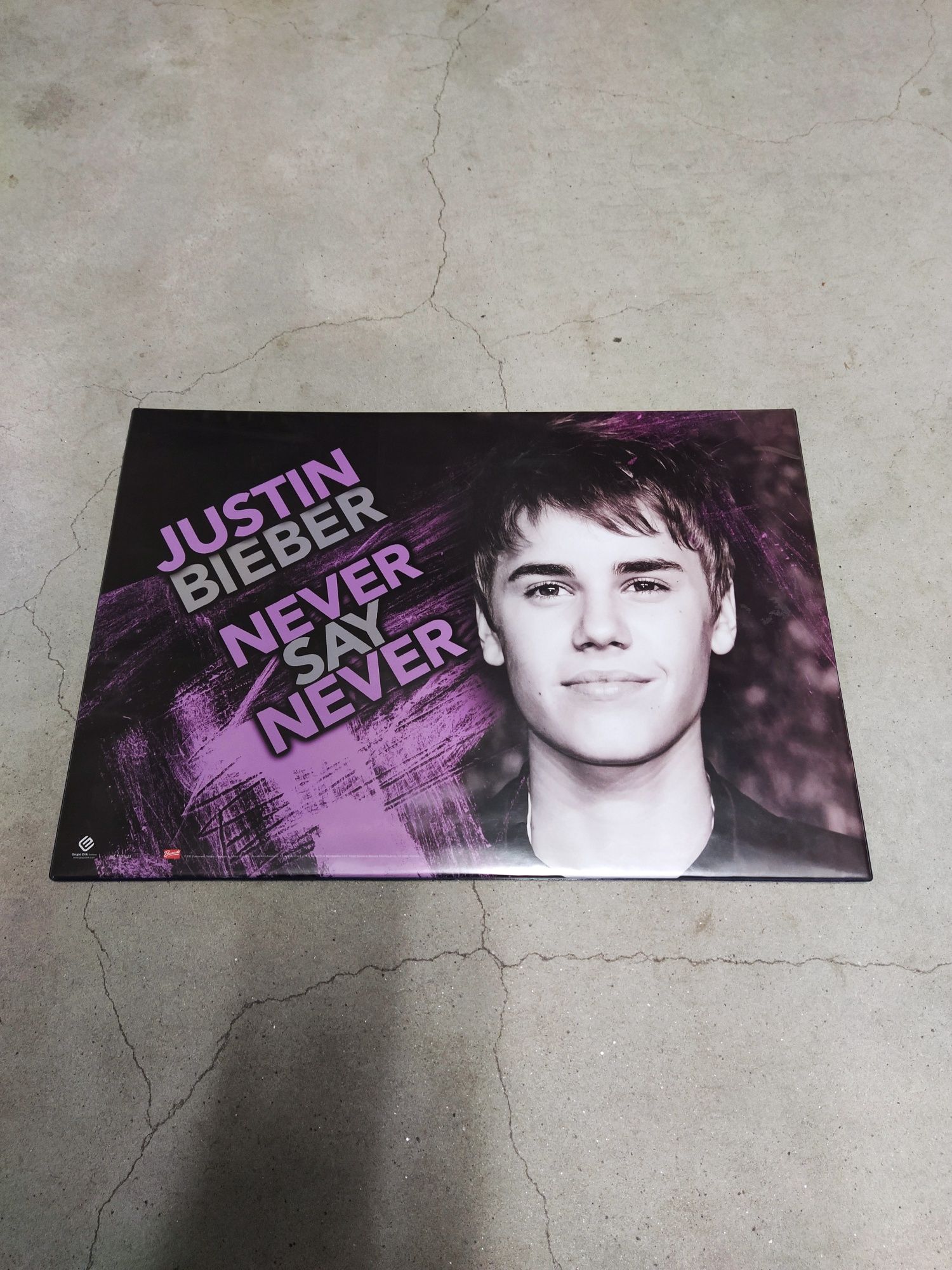 Base de secretária Justin Bieber