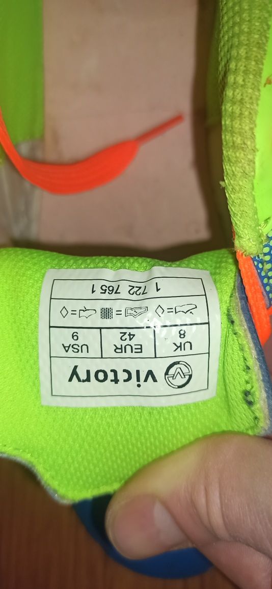 Футзалкі дуже легкі 42р.