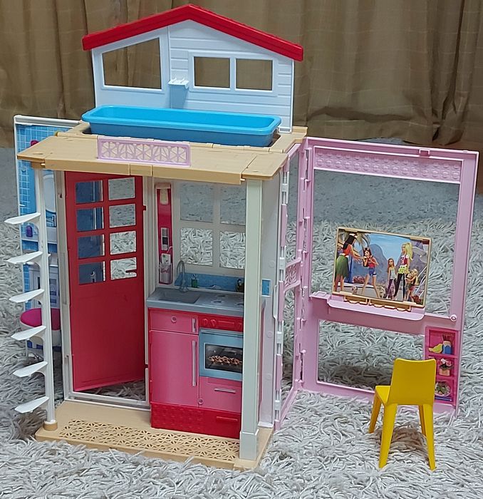 Будинок Barbie, розкладний — компактний та функціональний