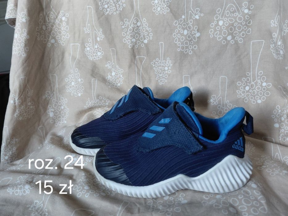 Buty chłopięce Adidas 24