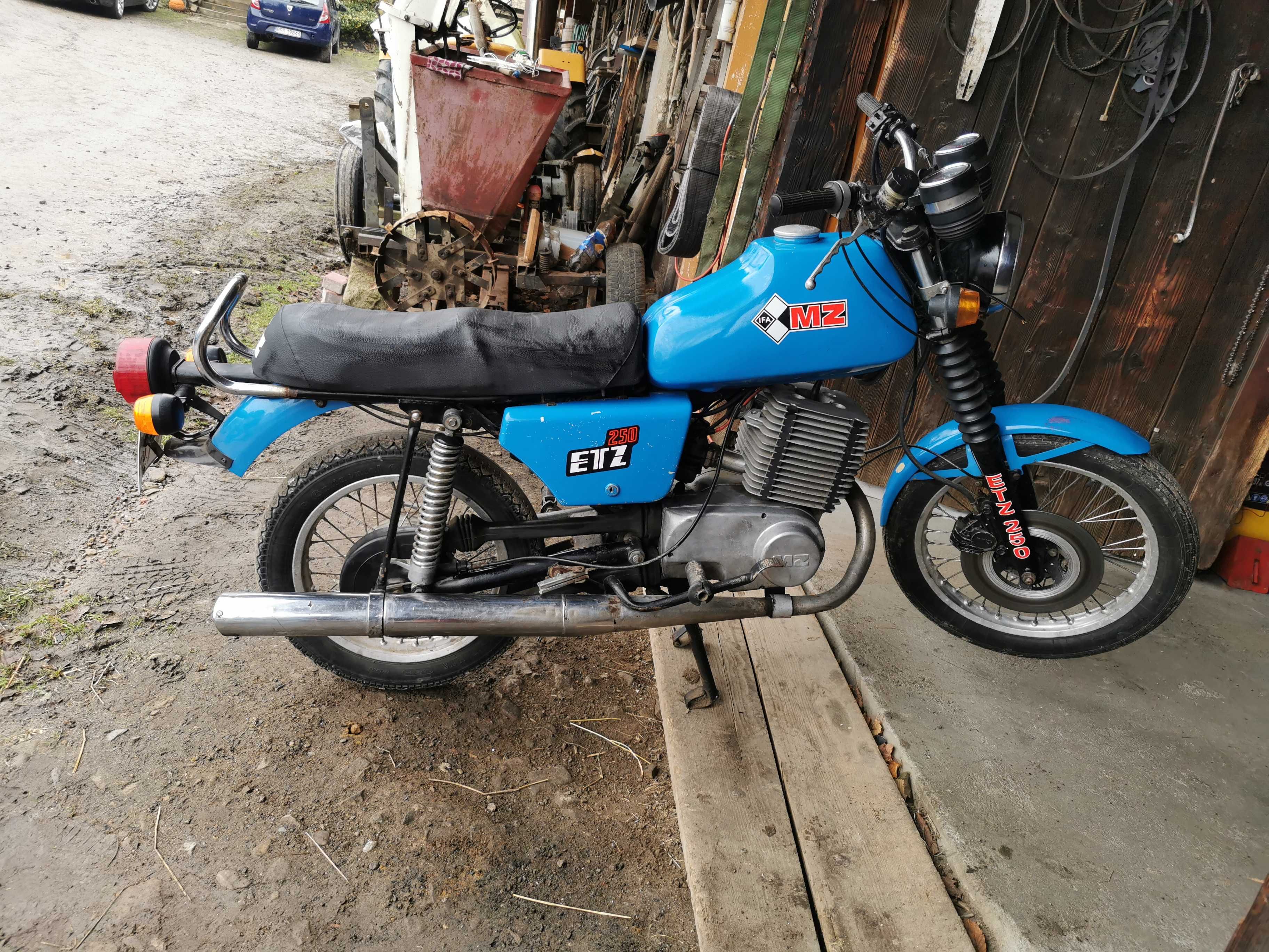 MZ ETZ 250 motocykl rok 1987