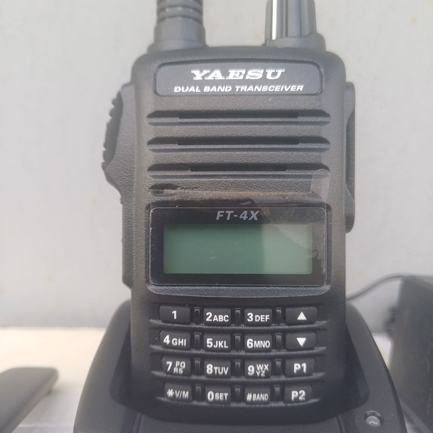 Yaesu FT-4X дводіапазонна портативна радіостанція