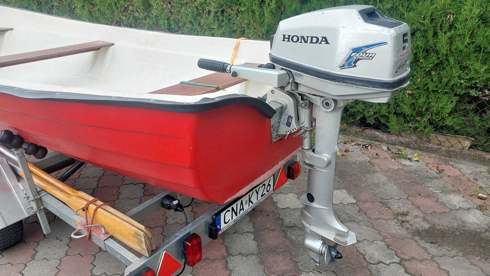 Łódź turystyczno-wędkarska 6 osób z przyczepą i silnikiem zaburtowym