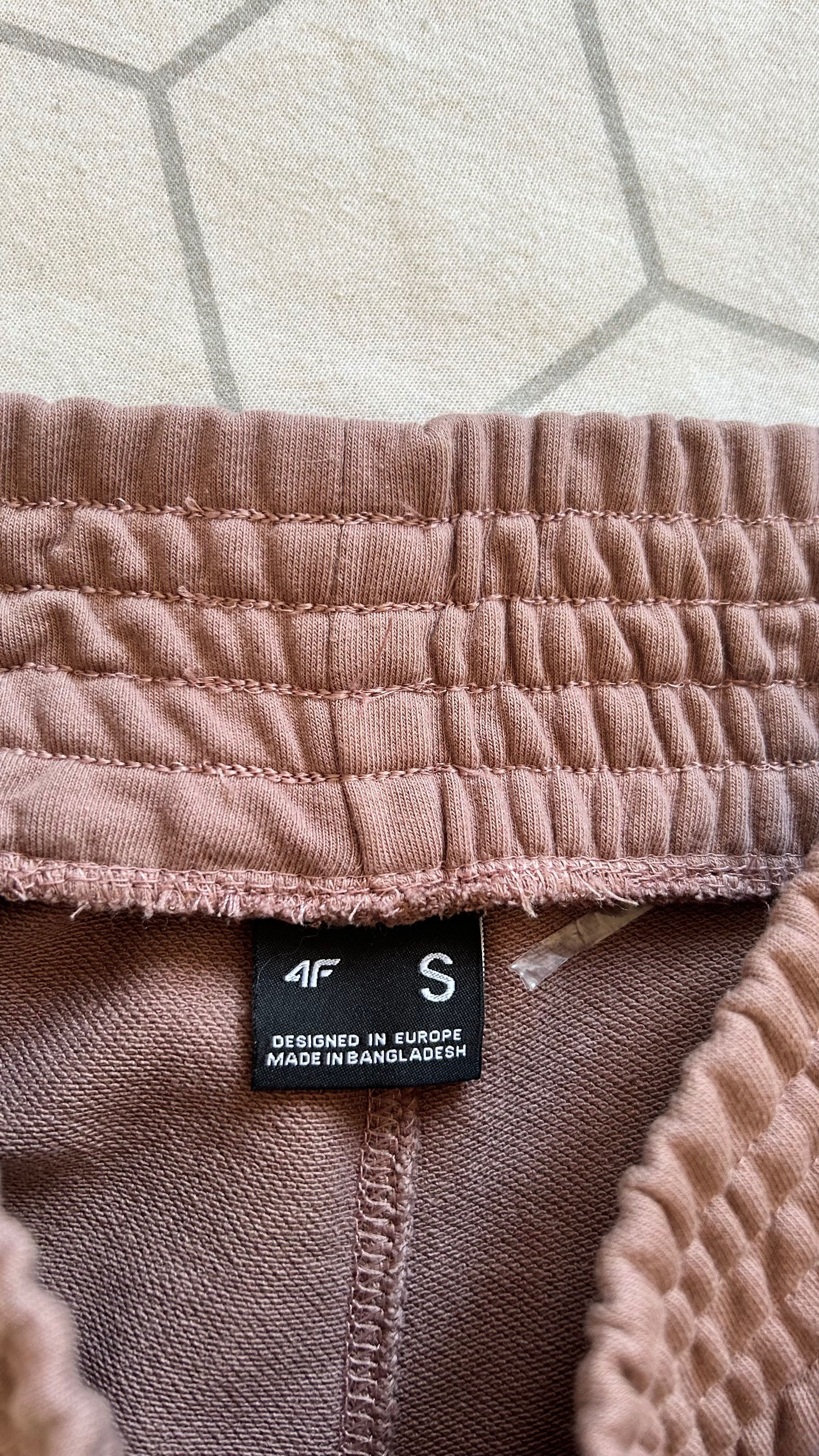 Komplet dresowy firmy 4F