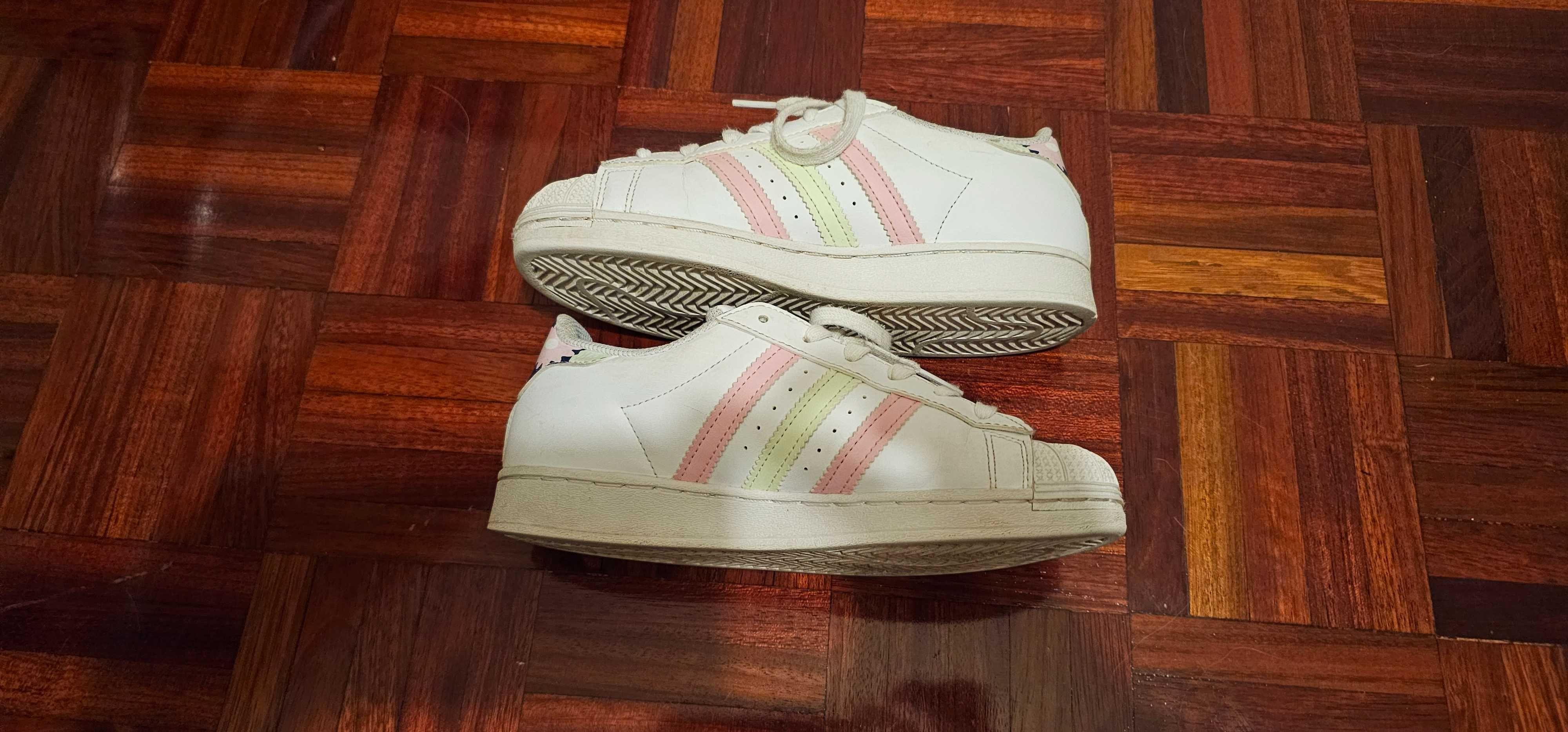 Ténis adidas superstar para menina