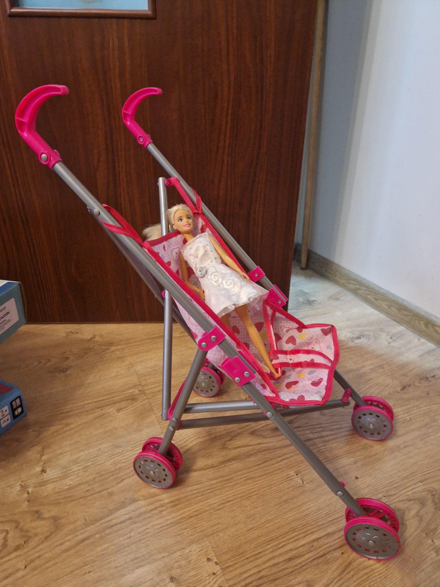 Wózek do lalek.  Barbie do skali,  nie na sprzedaż