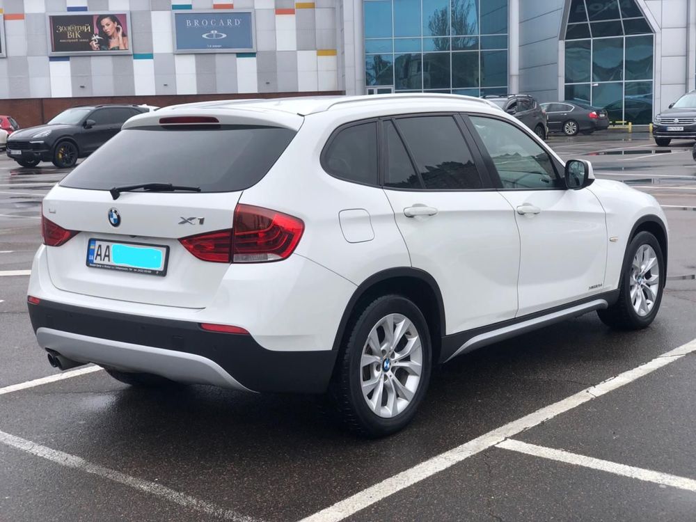 Продам автомобиль BMW X1