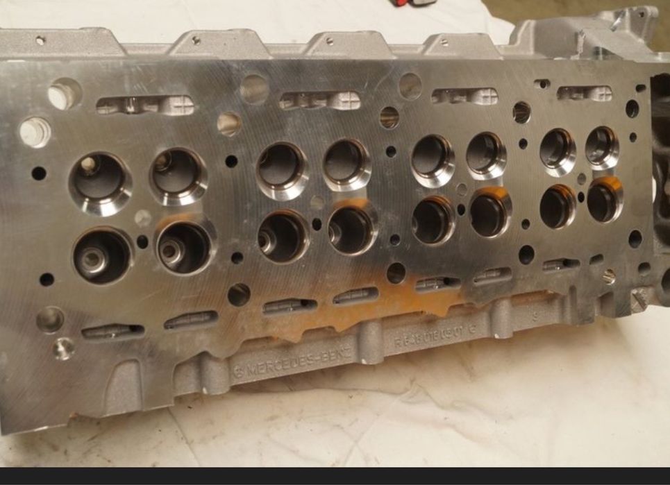 Головка блоку Мерседес Mrecedes Benz  2.2 cdi з клапанами