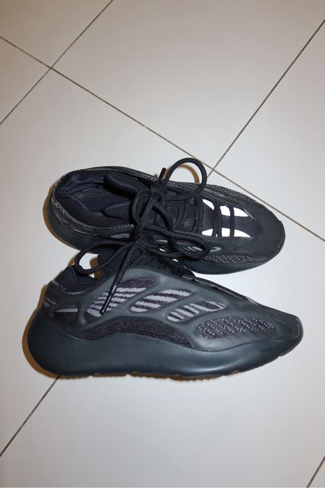 Кросовки yeezy adidas 700
