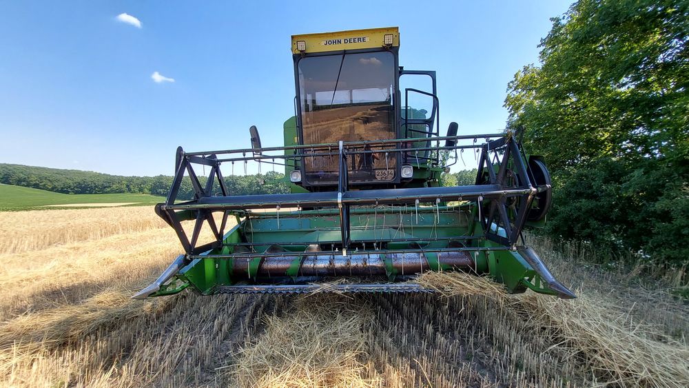 Комбайн john deere 1042 техніка в  доглянутому стані