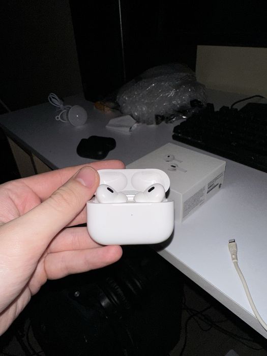 AirPods pro 2 полный комплект(чехол, зарядка, амбушюры, коробка)