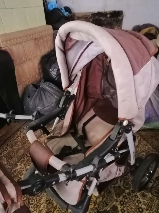 Дитяча коляска для хлопчика.
