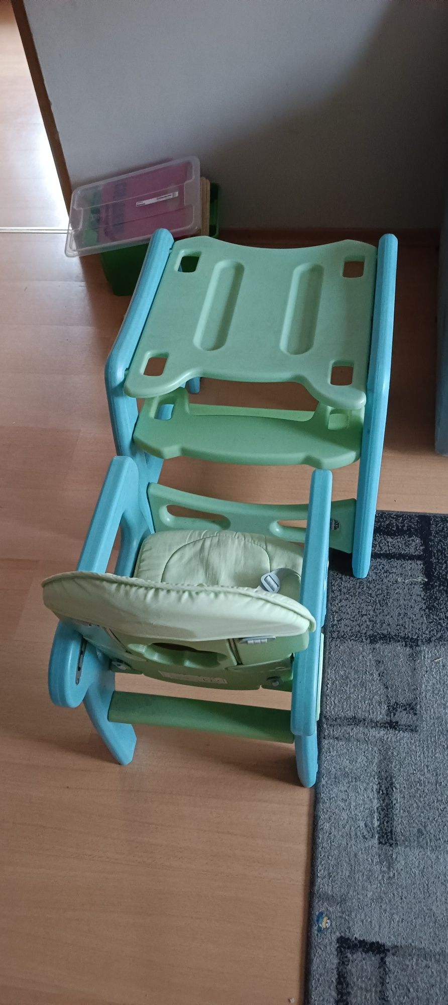 Krzesełko 2 w 1 do karmienia dziecka